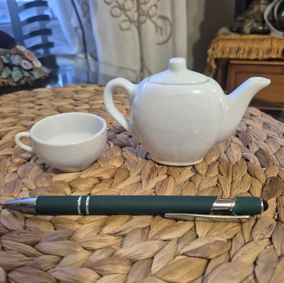 Vintage Child's White Teapot and Cup Set with Illustration - Picture 6 of 7